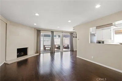 1741 Tustin Avenue 16 D photo 2