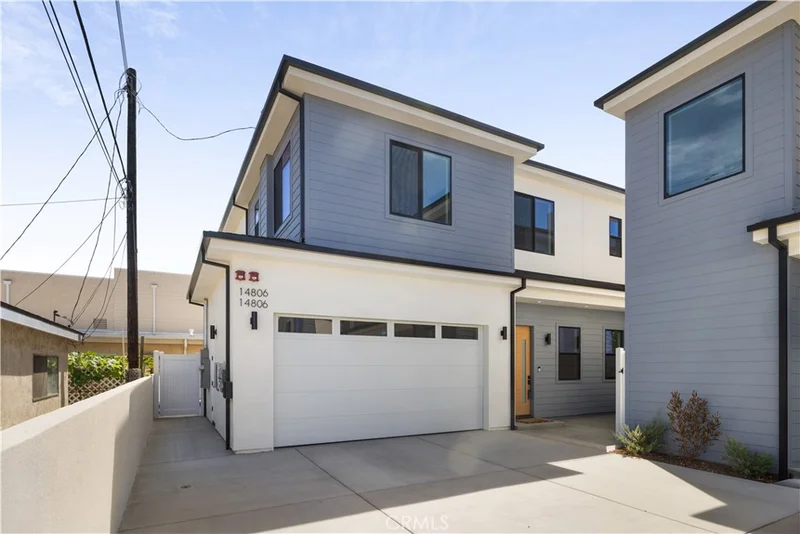 Photo 2 of 14806 Eastwood Avenue