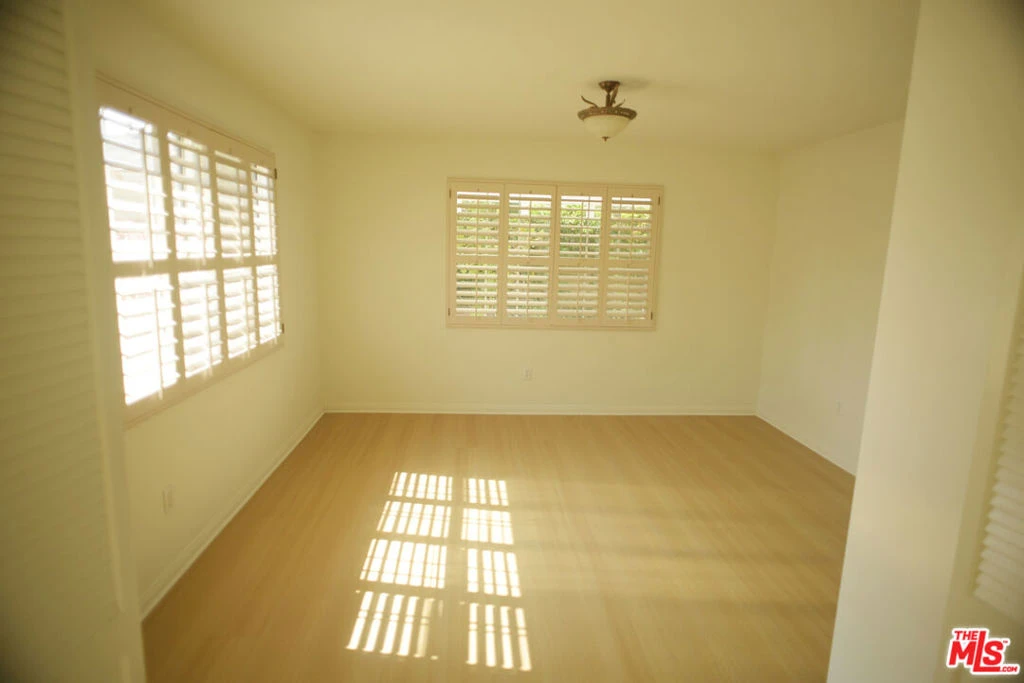Interior 4