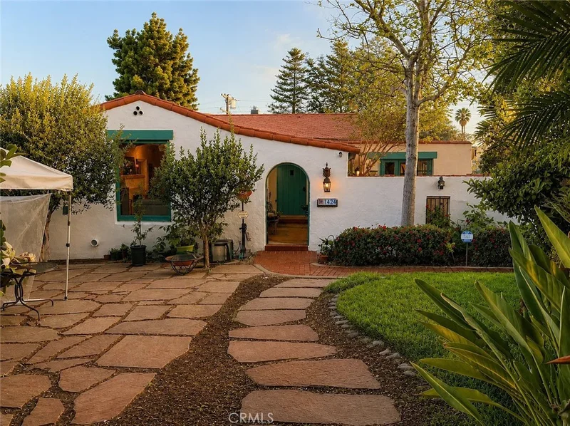 1424 E Mountain