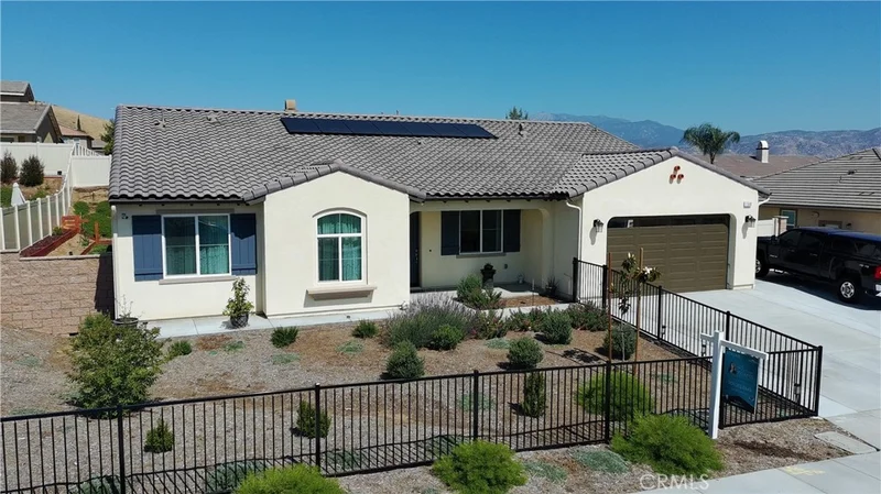 Photo 2 of 1560 Foothill Drive