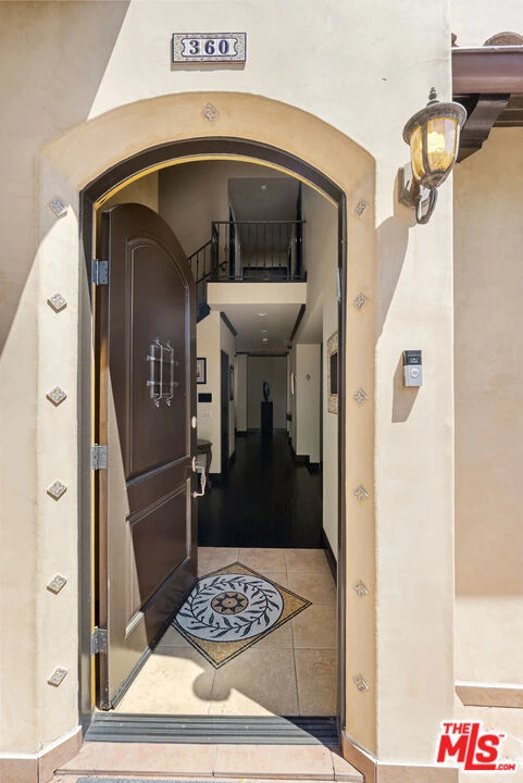 Interior 2