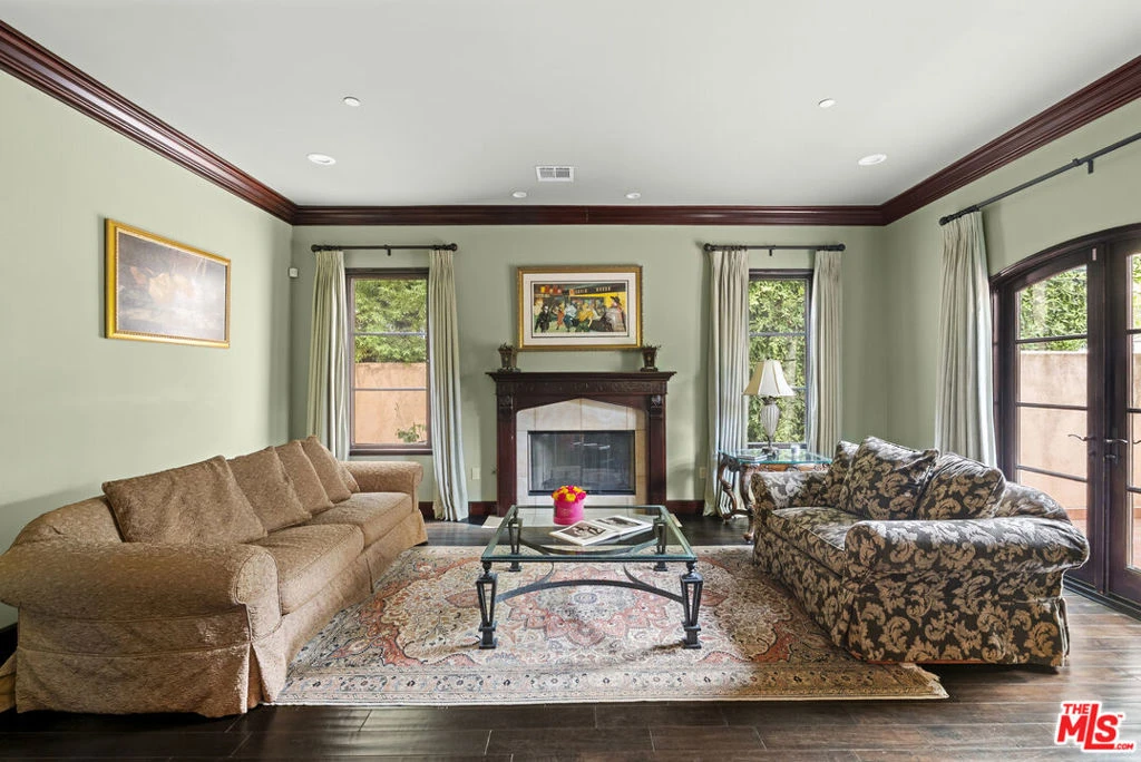 Interior 4