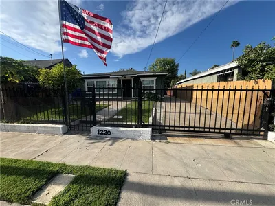 1220 W Victoria