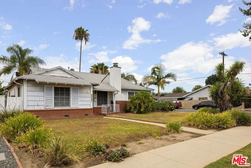 Photo 2 of 15201 Devonshire Street