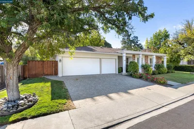 2428 Dapplegray Ln photo 2