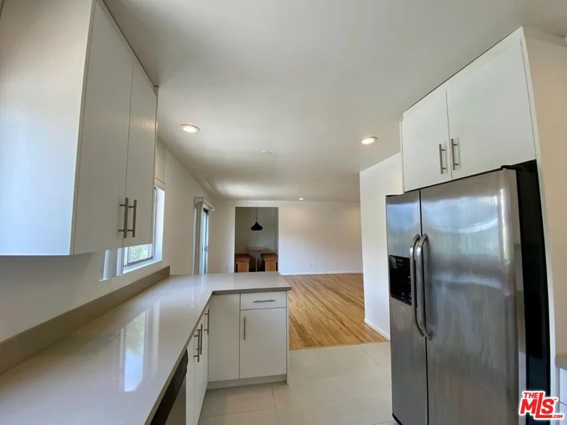 149 S Hayworth Avenue 4 photo 2