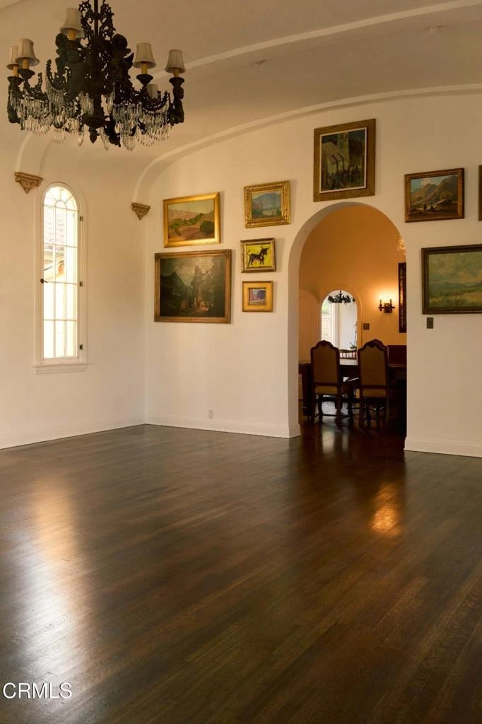 Interior 4