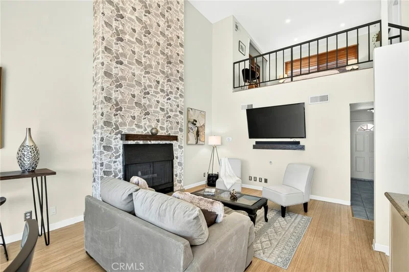 Photo 2 of 4660 Coldwater Canyon Avenue 20