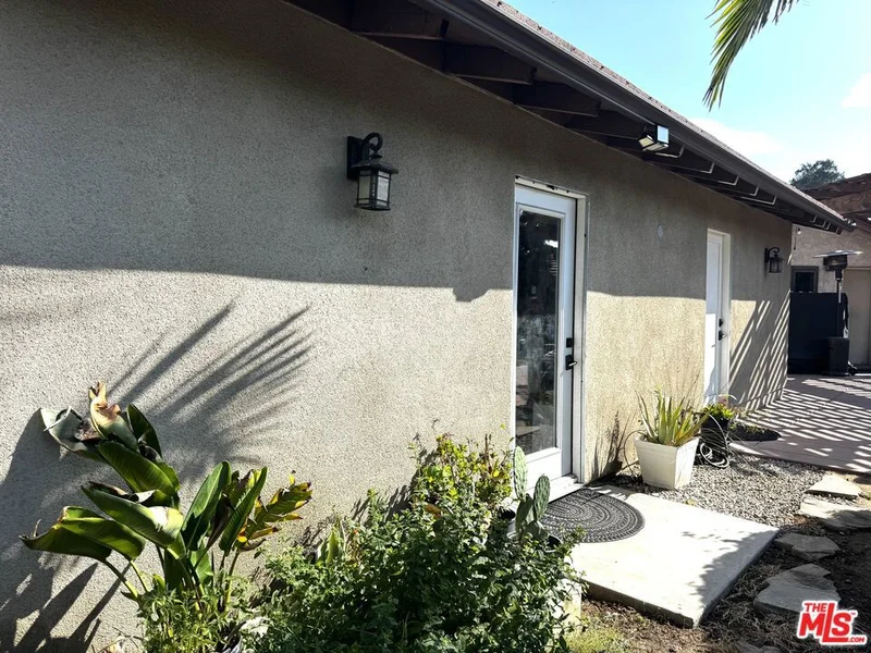 1025 Don Robles B