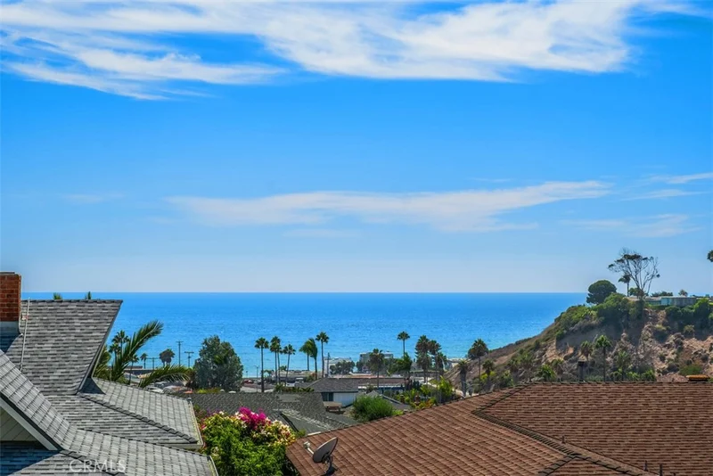 2719 Via Montecito