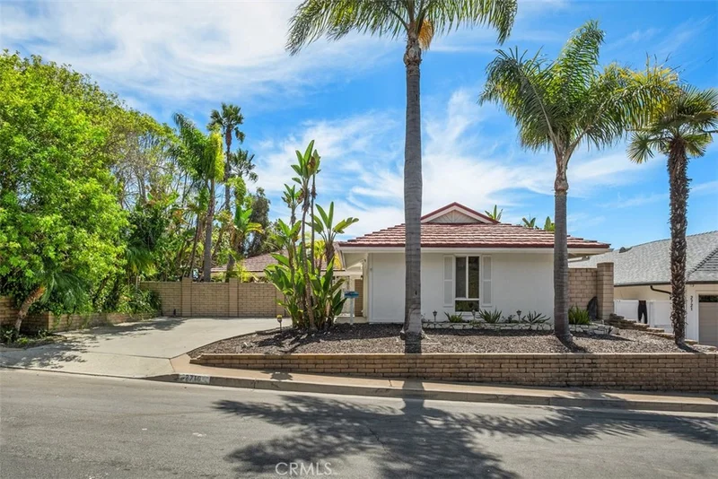 2719 Via Montecito photo 2