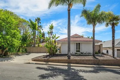 2719 Via Montecito photo 2