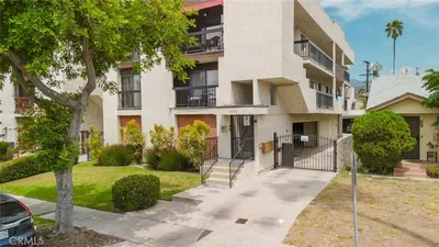 425 W Lomita Avenue