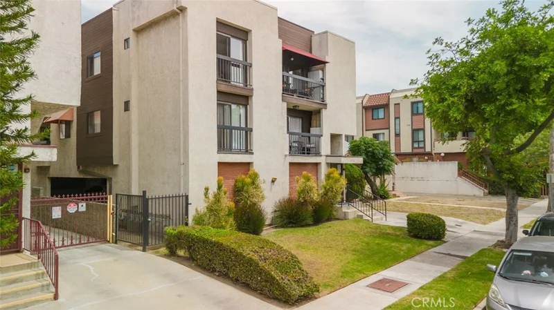 425 W Lomita Avenue photo 2