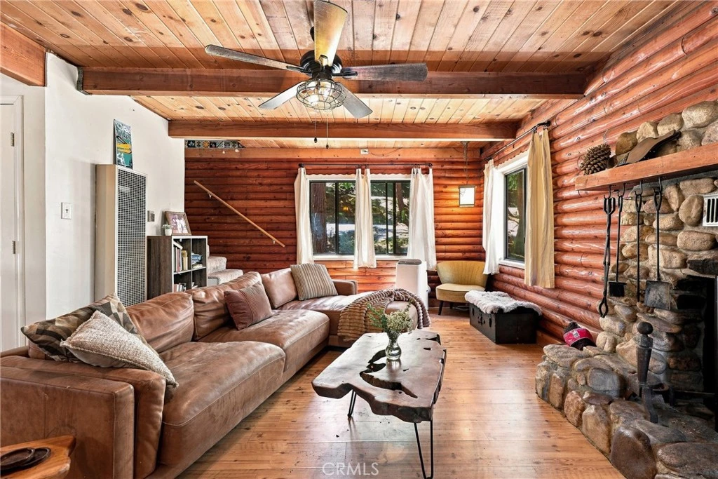 Interior 4