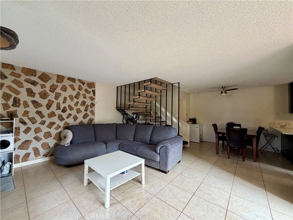 Interior 4