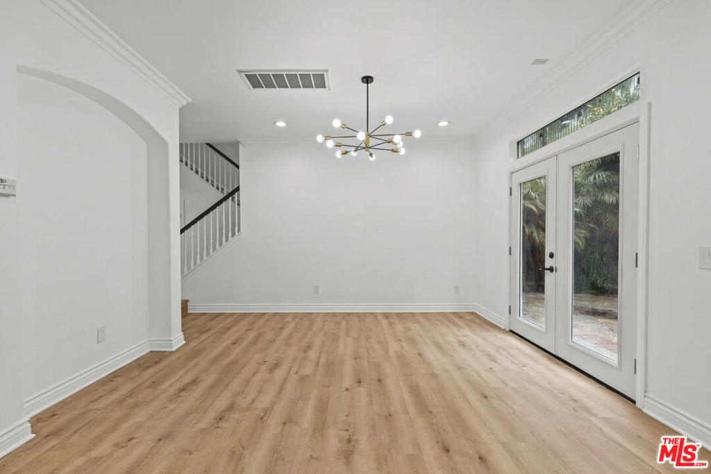 Interior 4