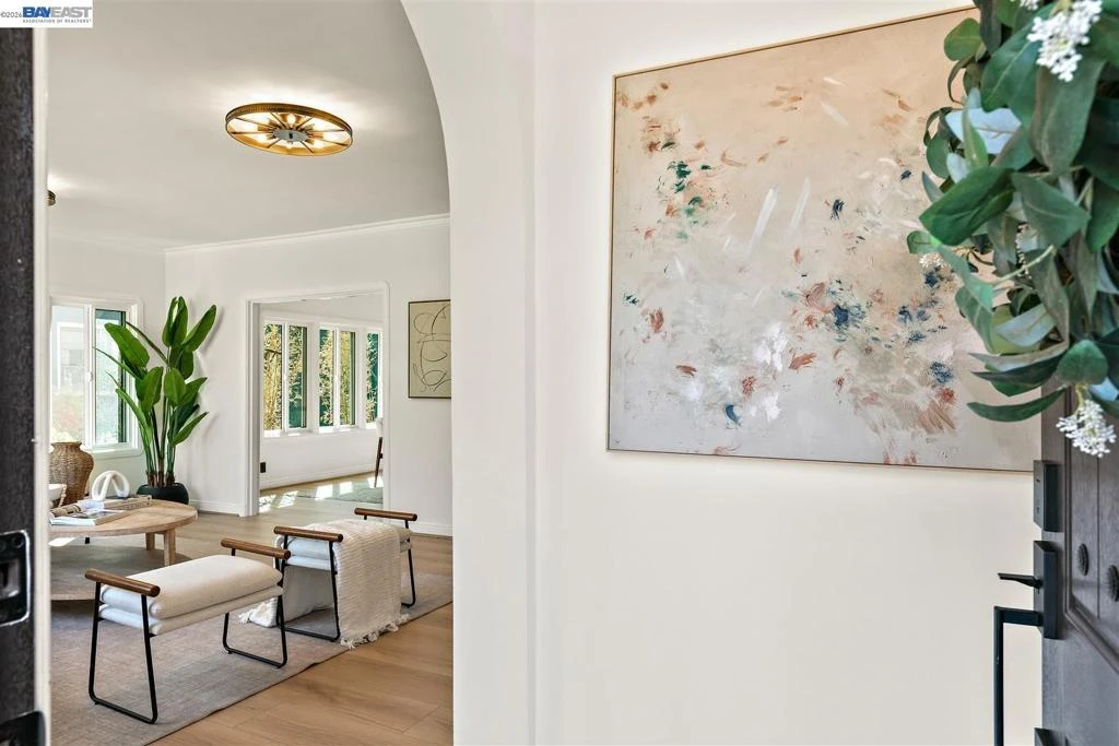 Interior 4
