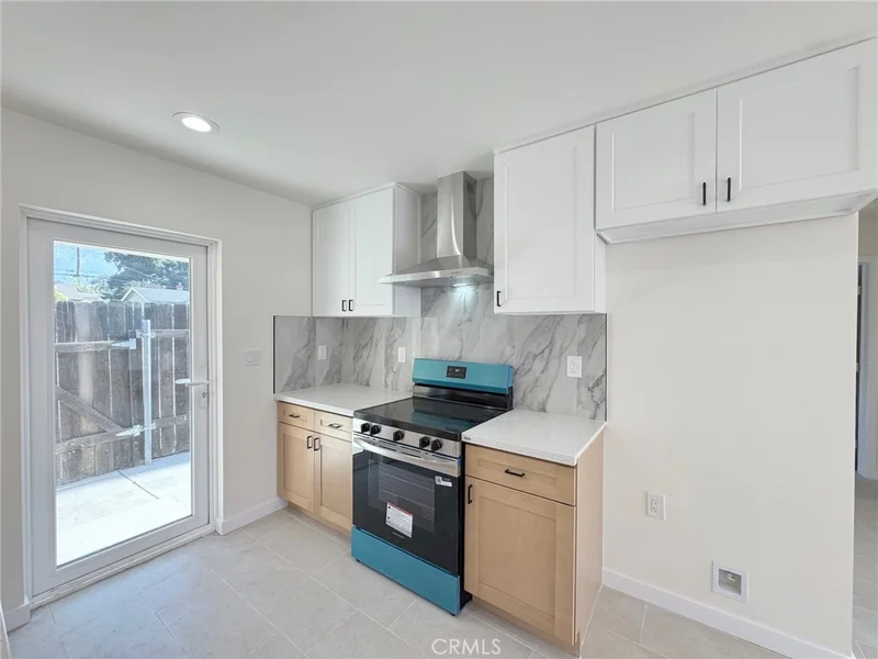284 N Palm Avenue D photo 2