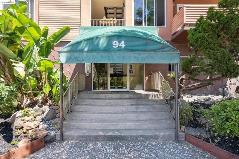 Photo 2 of 94 Bayo Vista Ave 204
