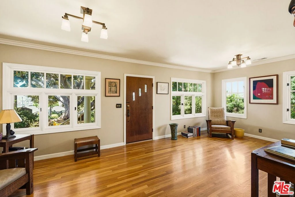 Interior 4