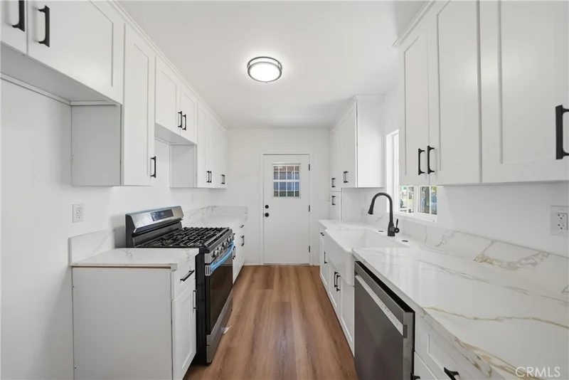 Photo 2 of 2114 N Bahama Avenue