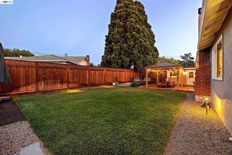 Photo 2 of 352 Cambridge Way