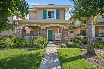 230 E Pleasant Valley