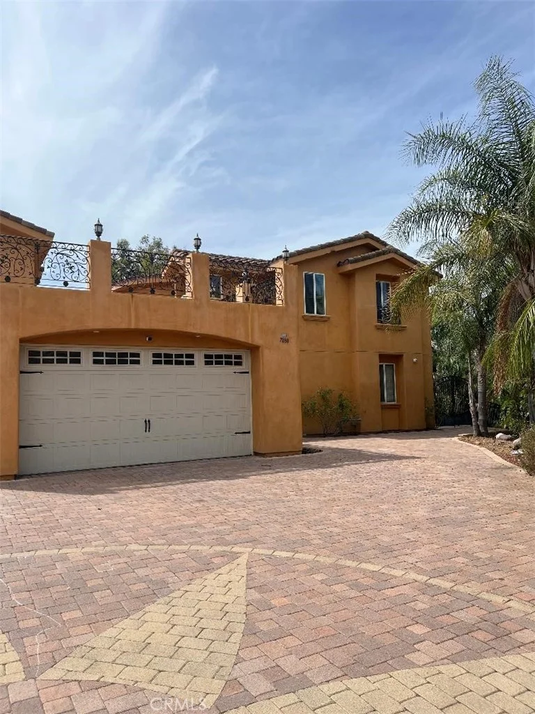 7880 E AUTRY Drive