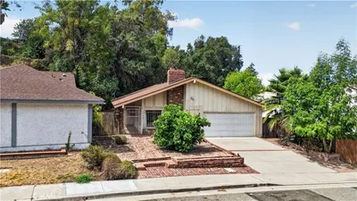 1808 E Woodgate photo 2