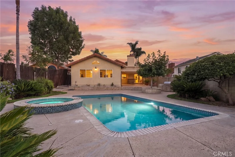 1819 S Lark Ellen photo 2