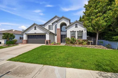 1371 Peregrine Drive photo 2