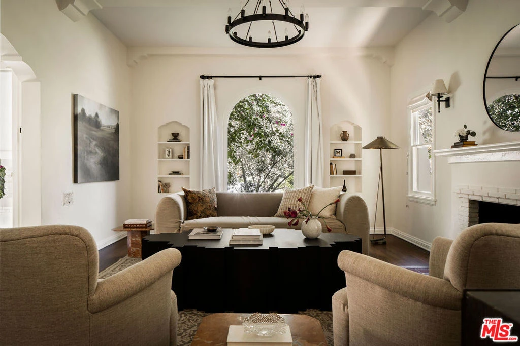 Interior 4