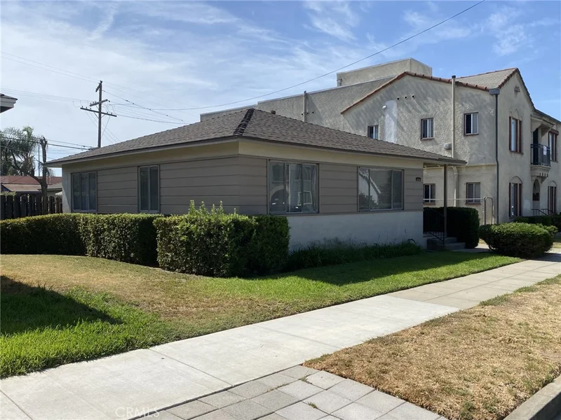 Photo 2 of 1024 Leonard Avenue
