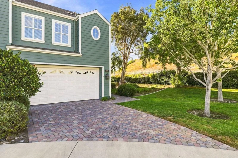 Photo 2 of 4792 Beachwood Court