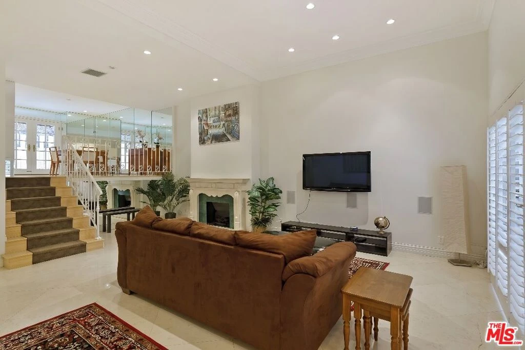 Interior 4
