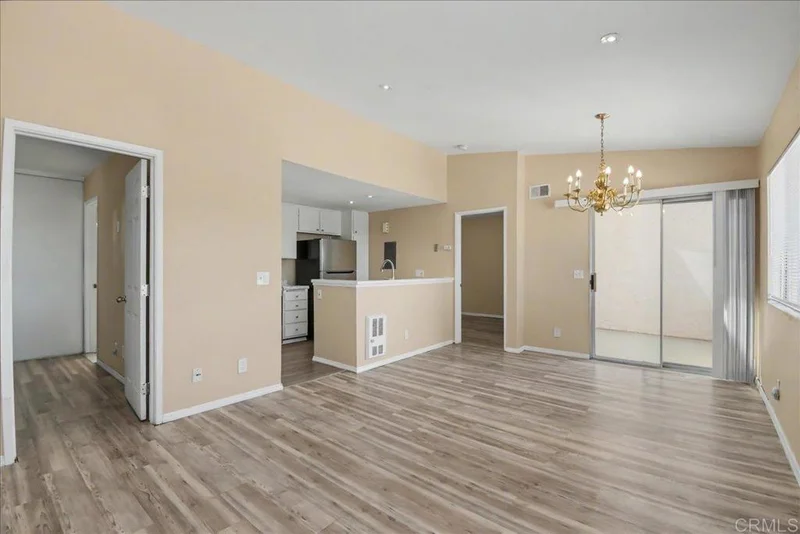 Photo 2 of 883 W San Ysidro Boulevard 10