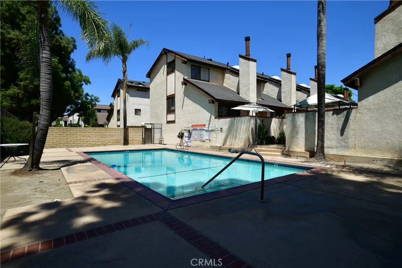 Photo 2 of 9601 Sylmar Avenue 1