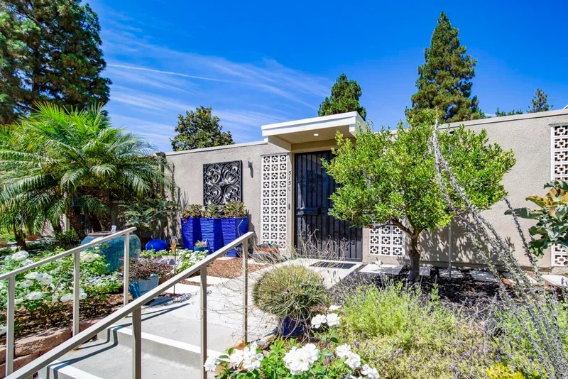 Photo 2 of 315 Avenida Castilla C