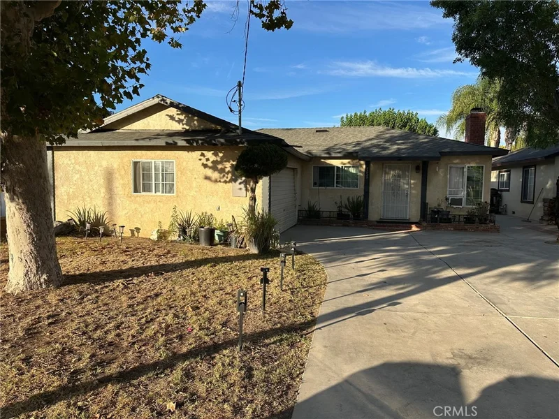 Photo 2 of 25022 Newhall