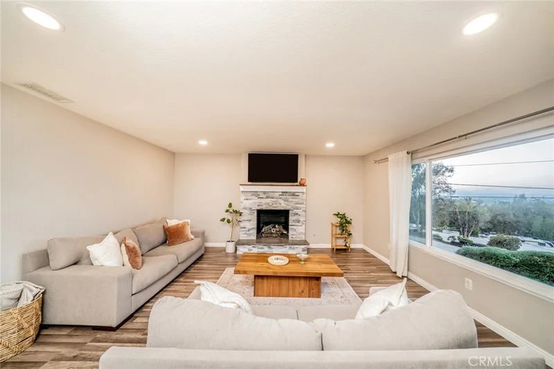 Photo 2 of 4659 Crestview