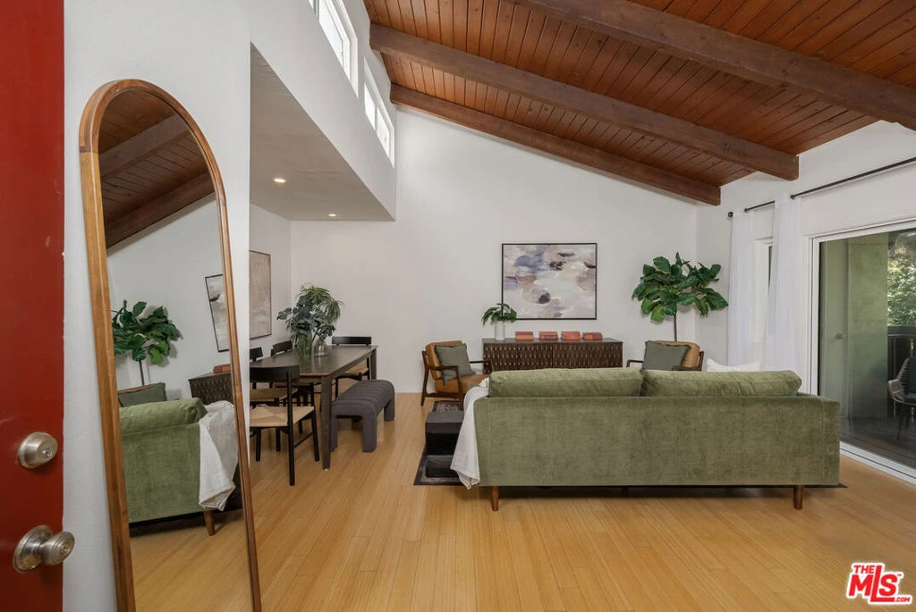 Interior 4