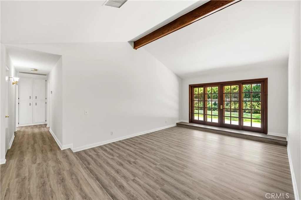 Interior 4