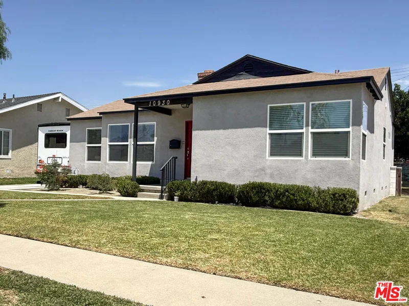 Photo 2 of 10930 Crossdale Avenue