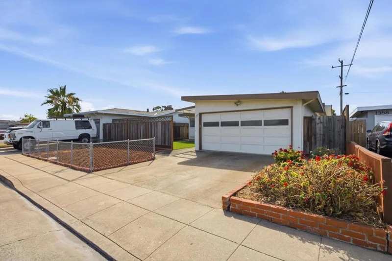 Photo 2 of 1364 Claudia Avenue