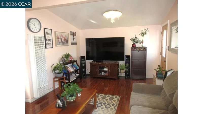 Photo 2 of 2106 Alfreda Blvd
