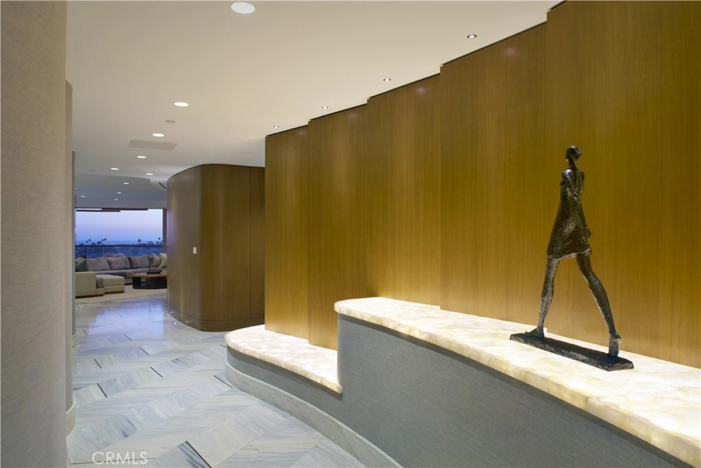 Interior 4