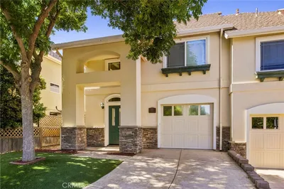 950 La Costa Court