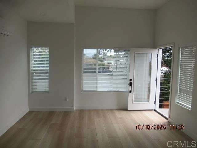 Interior 4